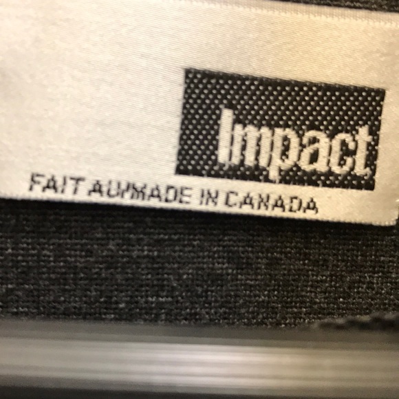 Impact vest made in Canada - Picture 2 of 2